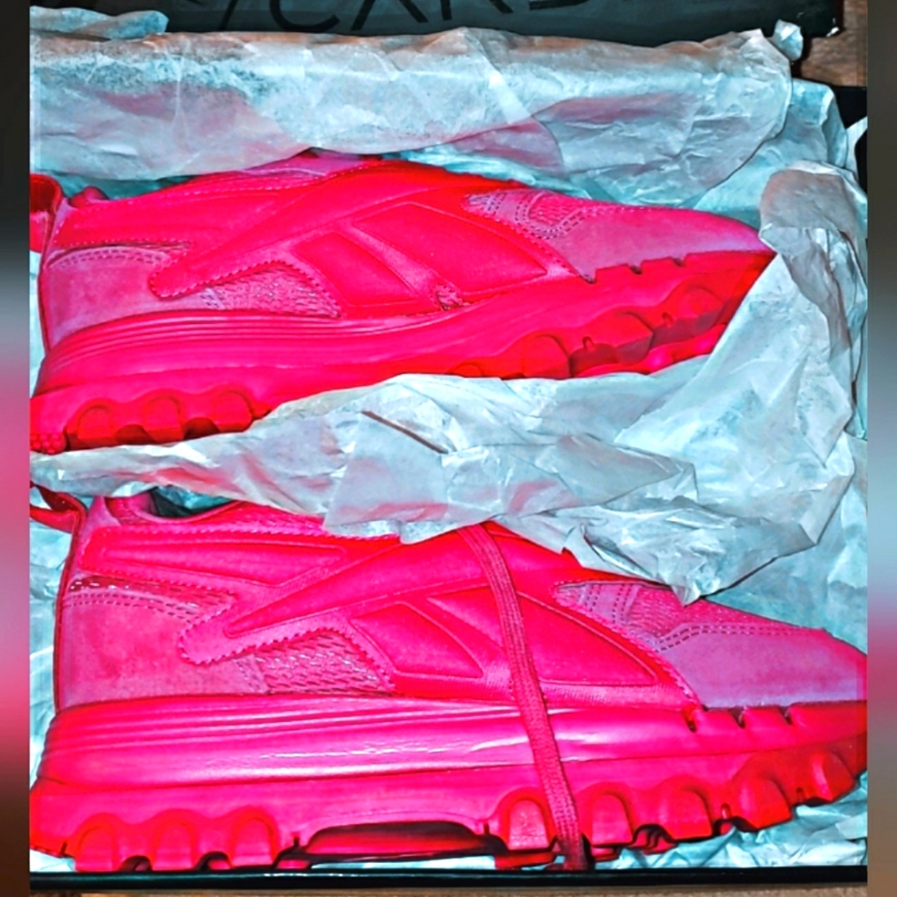 Cardi B V2 RED Reebok